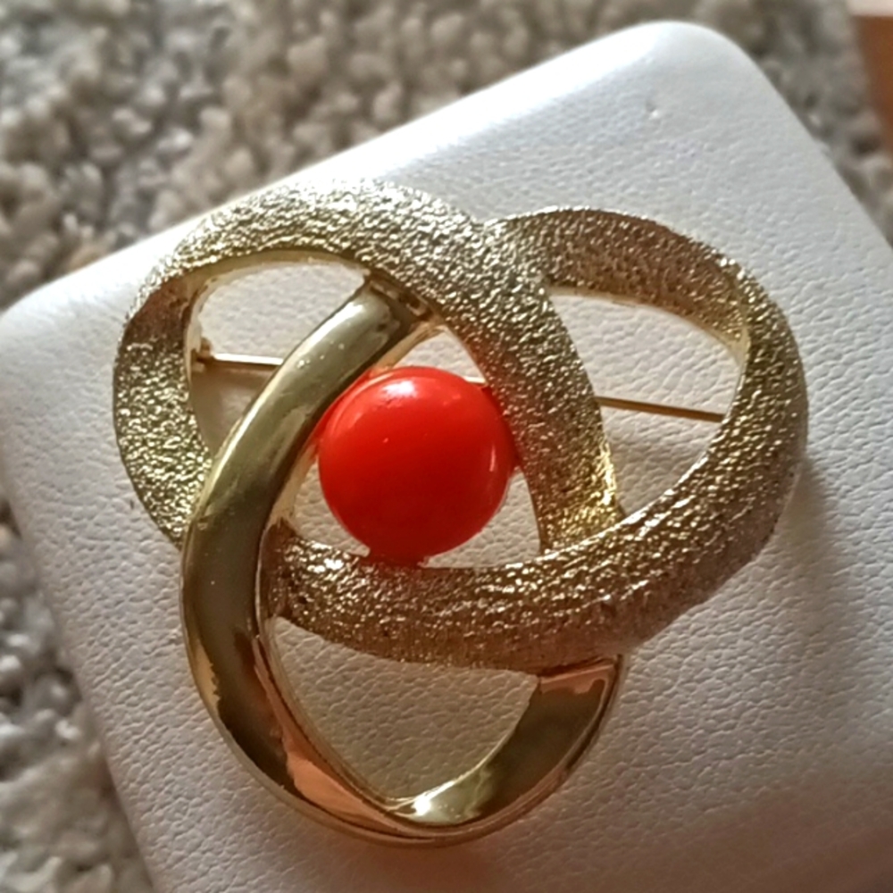 Sarah Coventry brooch